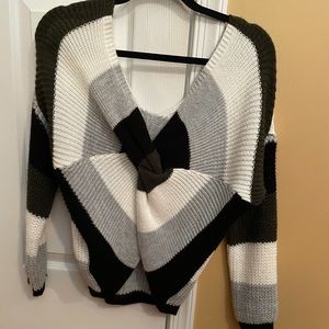 V-neck knit sweater with knot in the front